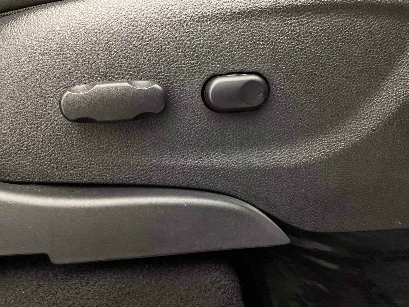 Used 2015 Buick Encore Leather FWD image 40
