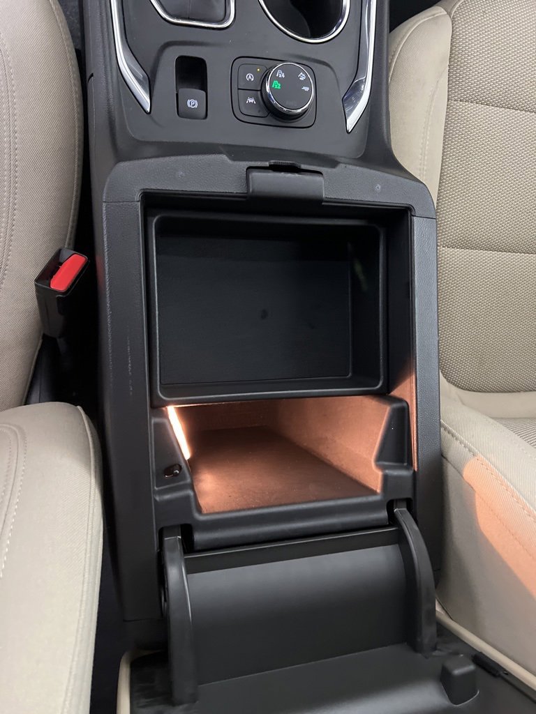 Used 2023 Chevrolet Traverse LT w/ Rear Camera Mirror Package image 28