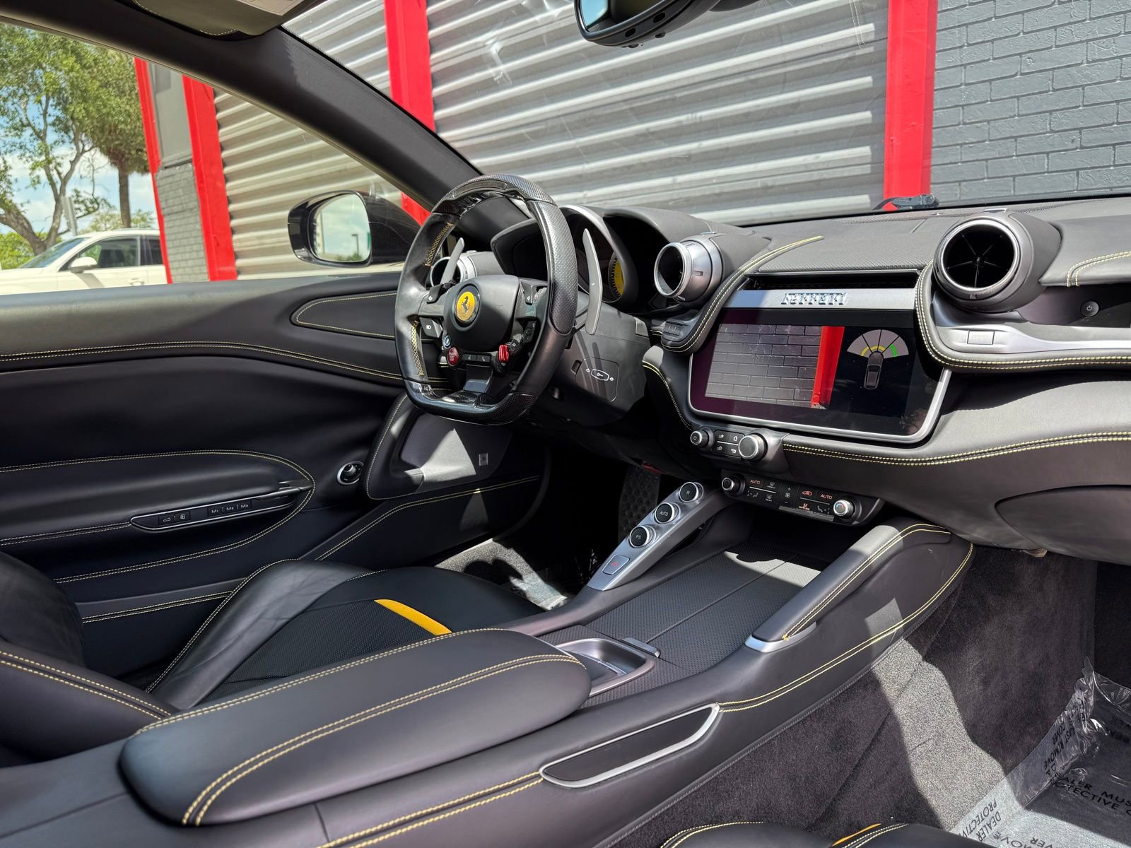 Used 2017 Ferrari GTC4Lusso AWD/4WD image 33