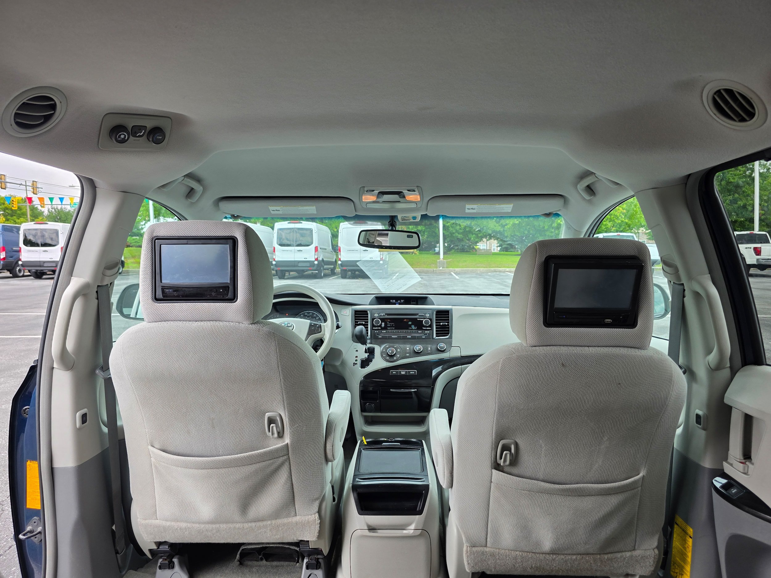 Used 2012 Toyota Sienna LE w/ Towing Pkg FWD image 12