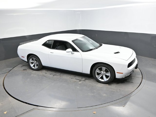 Used 2015 Dodge Challenger SXT RWD image 22