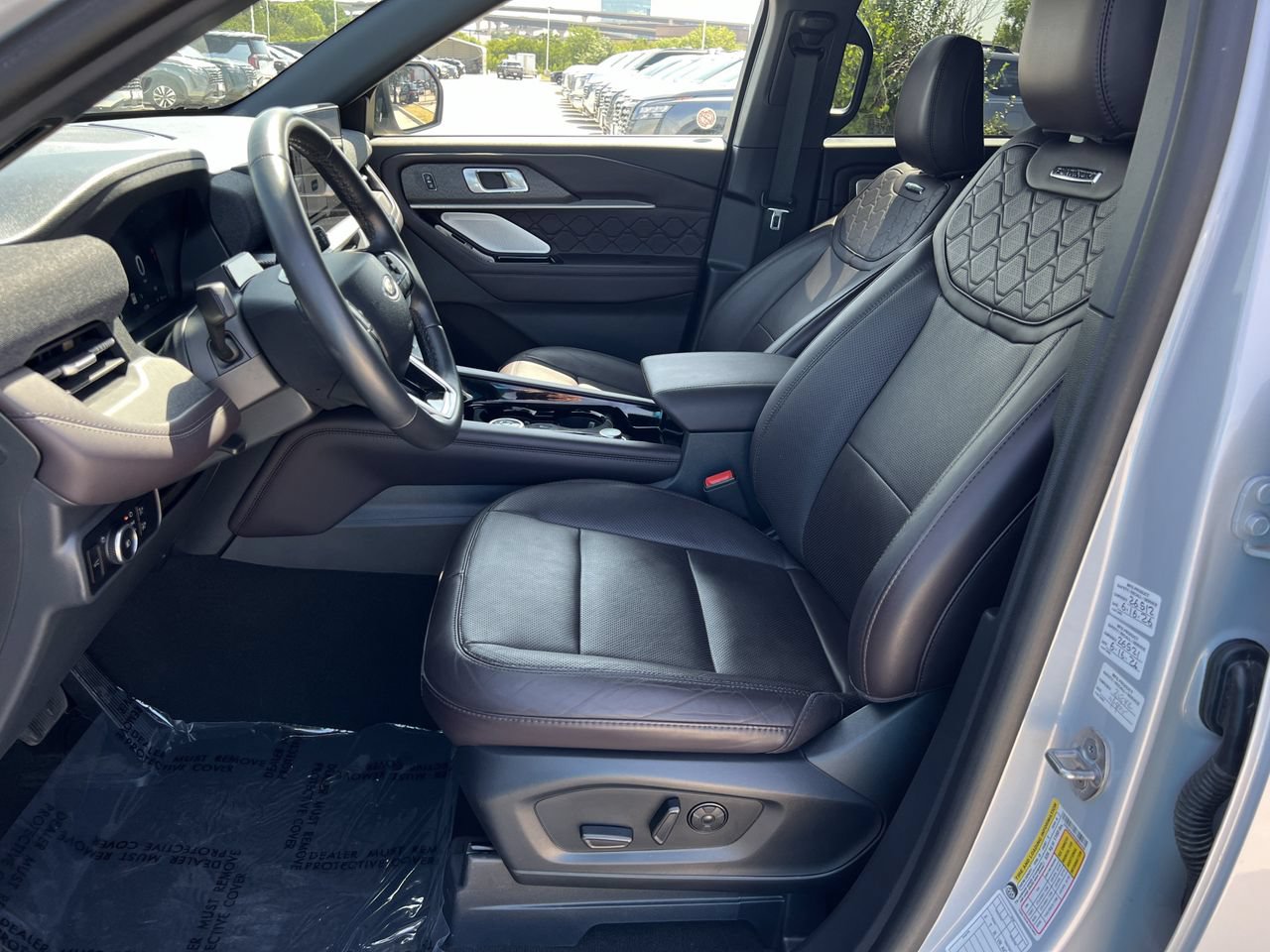 Used 2025 Ford Explorer Platinum w/ LUX Leather Package AWD/4WD image 9