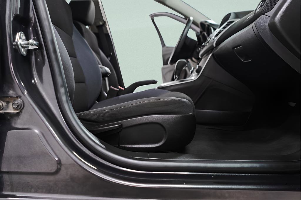 Used 2016 Chevrolet Cruze LT image 36