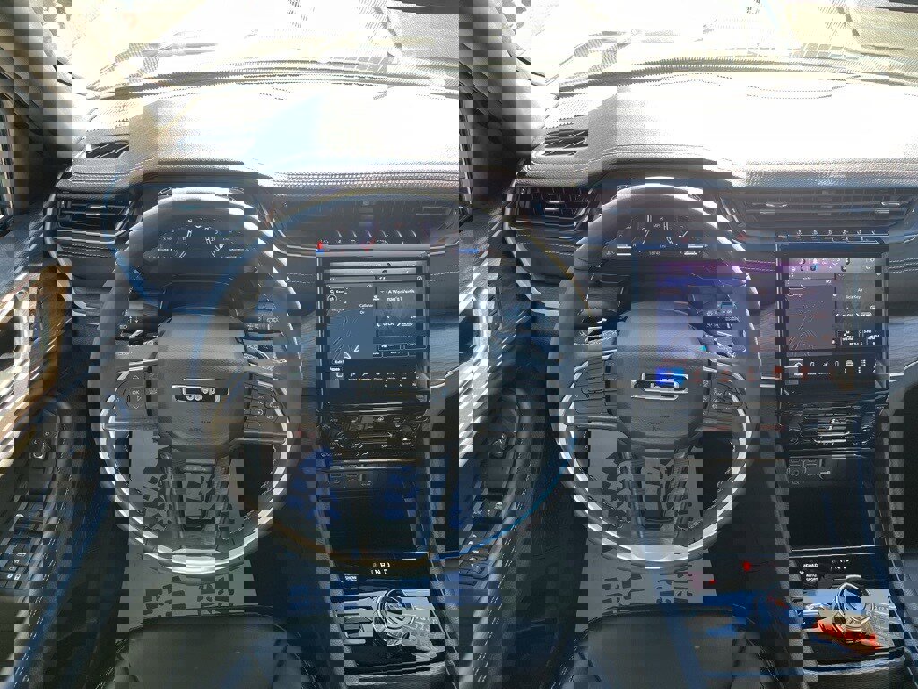 Used 2025 Jeep Grand Cherokee Limited image 12