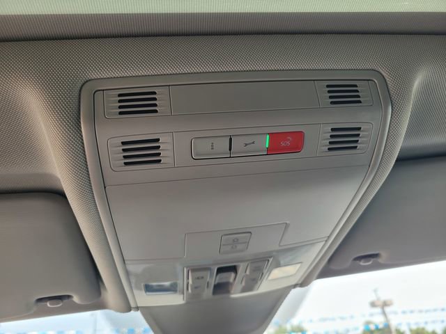 Used 2023 Volkswagen Tiguan SE w/ Panoramic Sunroof Package FWD image 22