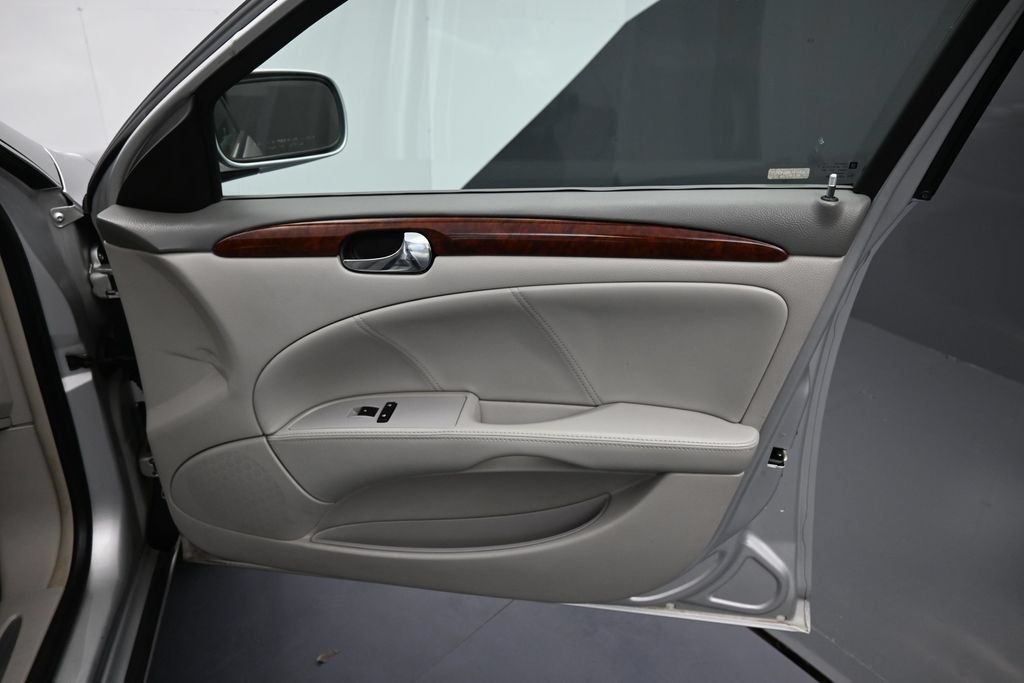 Used 2009 Buick Lucerne CX FWD image 18