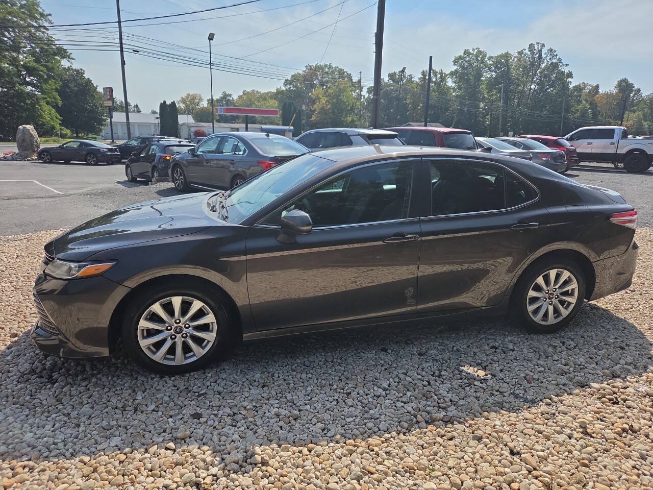 Used 2019 Toyota Camry LE FWD image 4