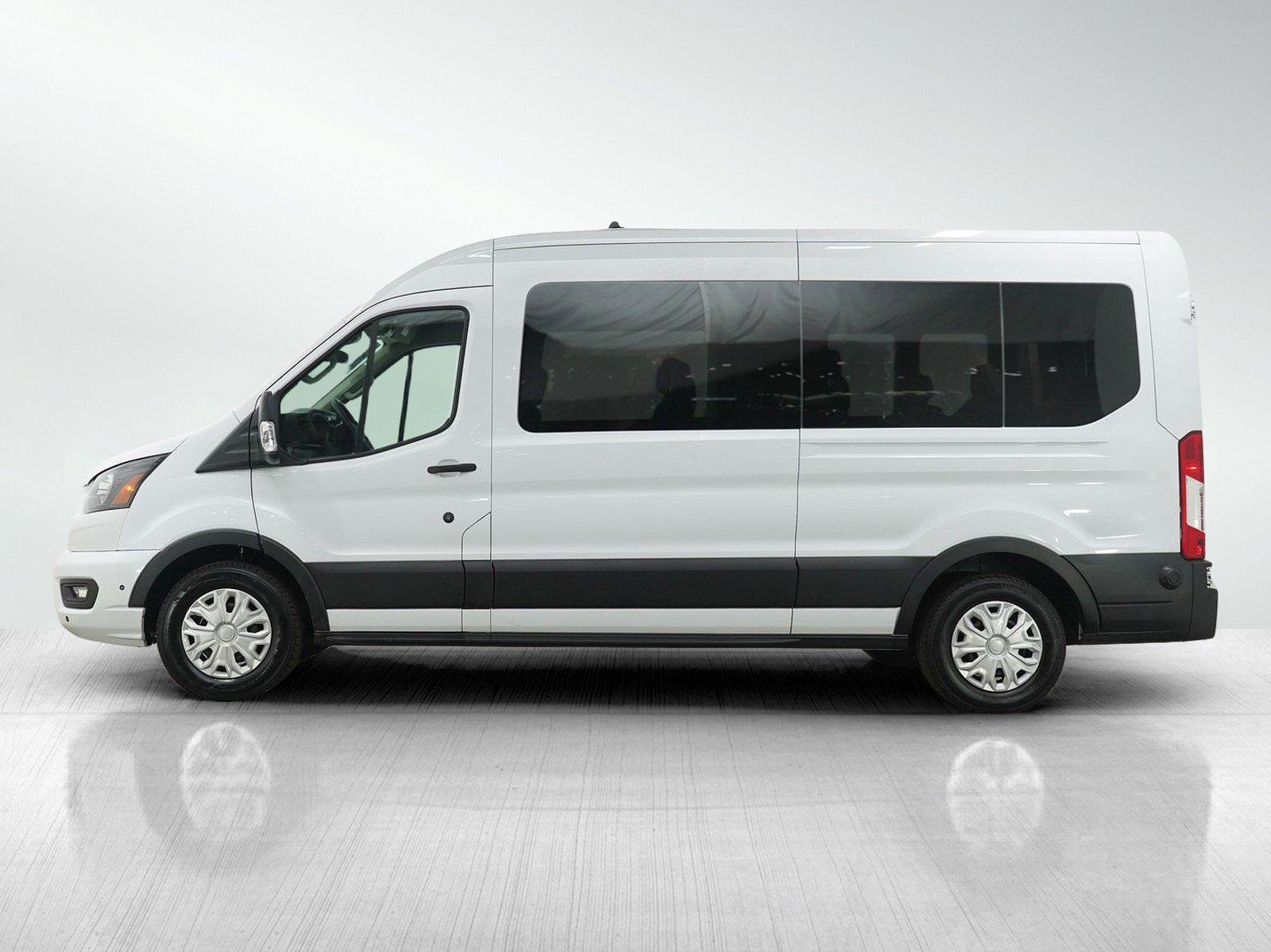 Used 2024 Ford Transit 350 XLT image 2