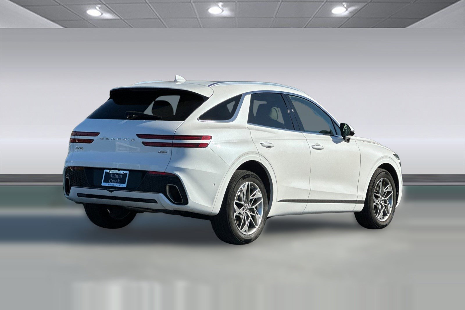 Used 2022 Genesis GV70 2.5T w/ Advanced Package image 8