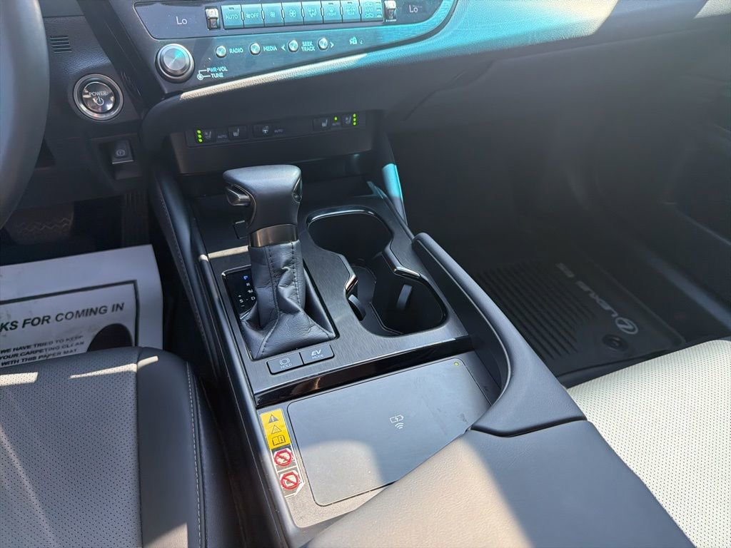 Used 2025 Lexus ES 300h F Sport w/ Accessory Package (Z1) FWD image 16