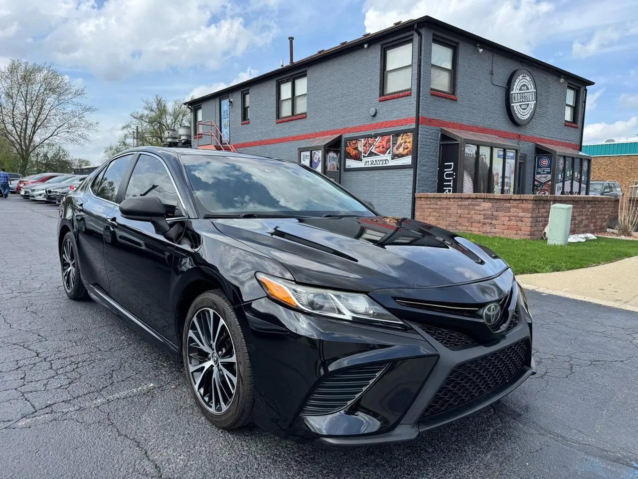 Used 2019 Toyota Camry SE image 3