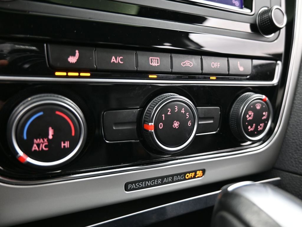 Used 2019 Volkswagen Passat 2.0T Wolfsburg image 16