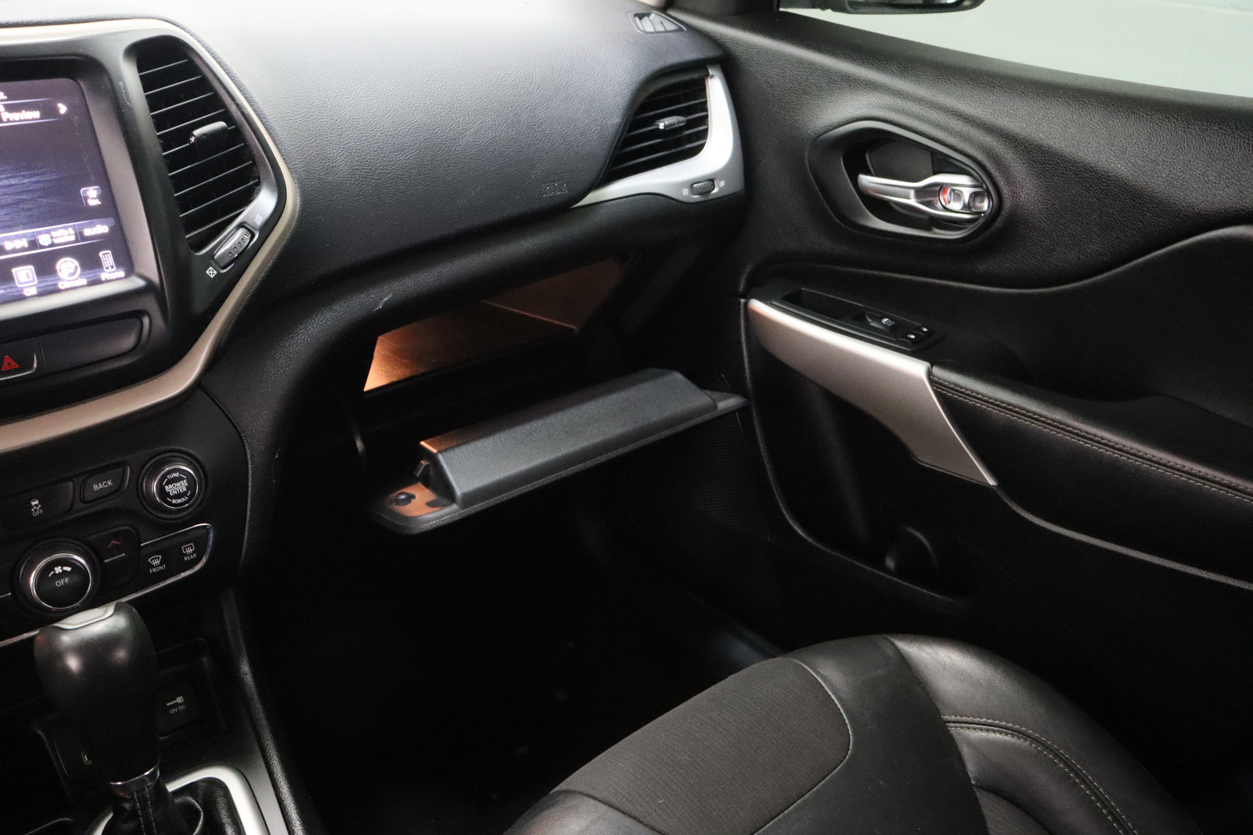 Used 2018 Jeep Cherokee Latitude Plus image 22