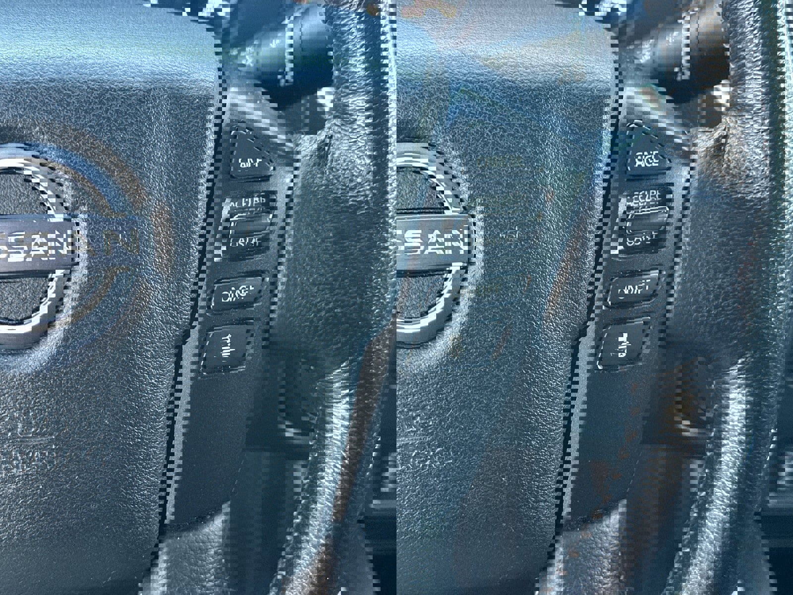 Used 2022 Nissan Frontier SV image 25