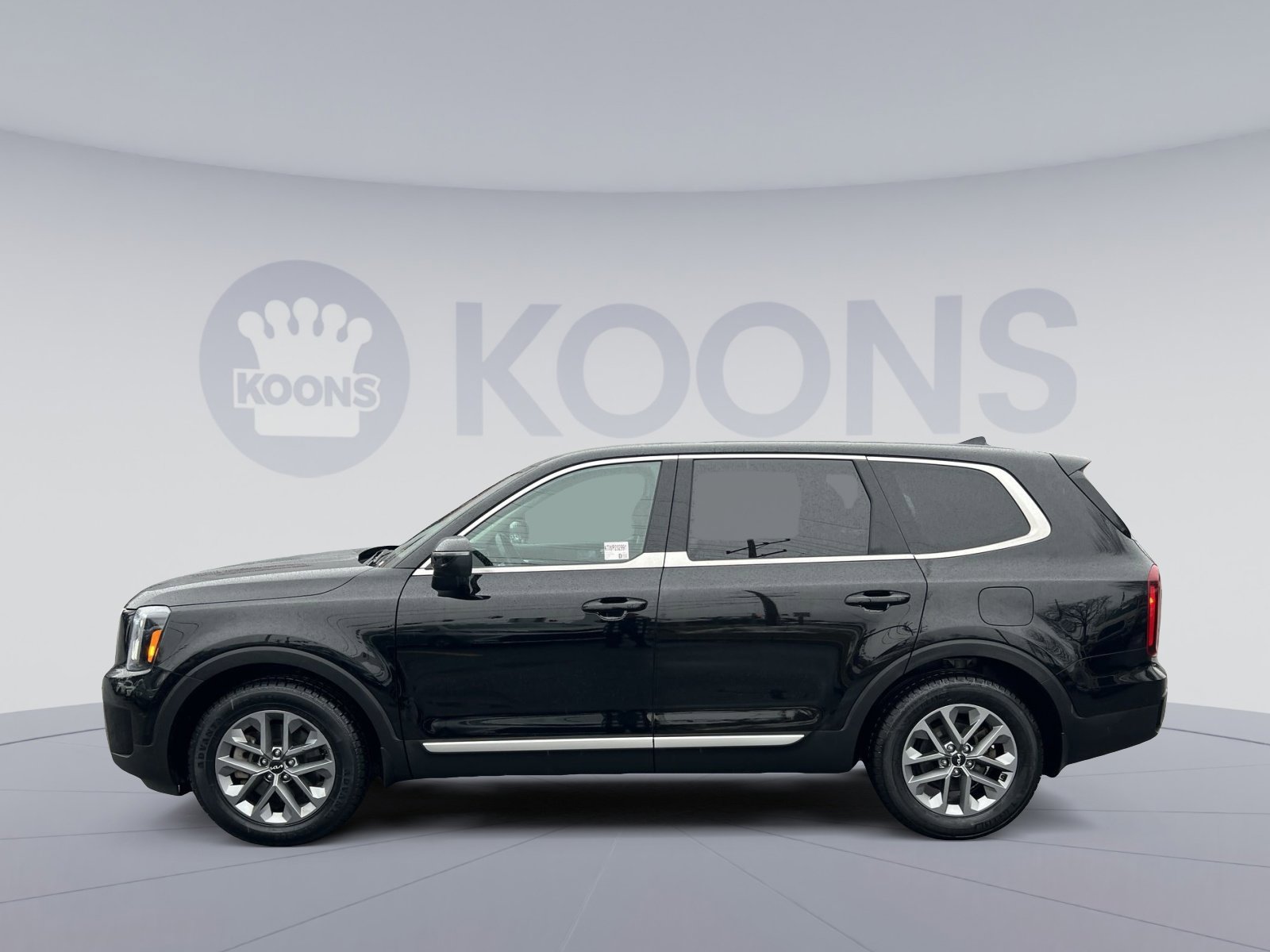 Used 2023 Kia Telluride LX image 2