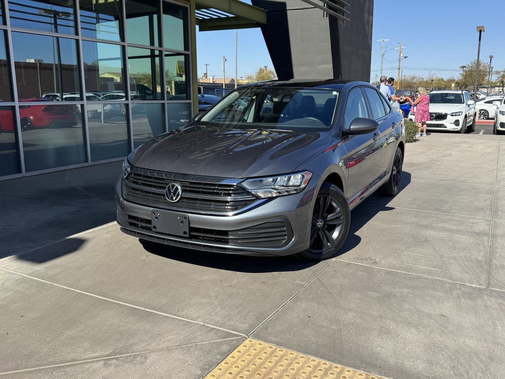 Used 2022 Volkswagen Jetta SE w/ Panoramic Sunroof Package image 2