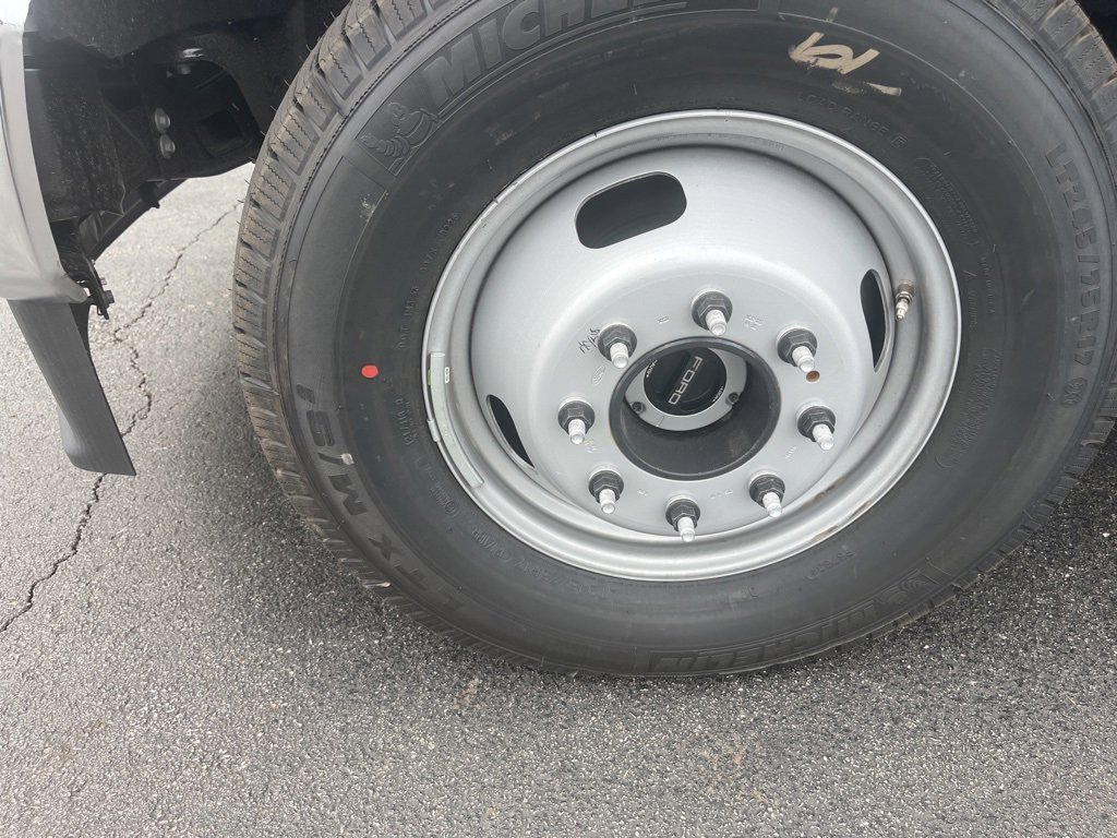 New 2025 Ford F350 XL w/ XL Chrome Package image 9