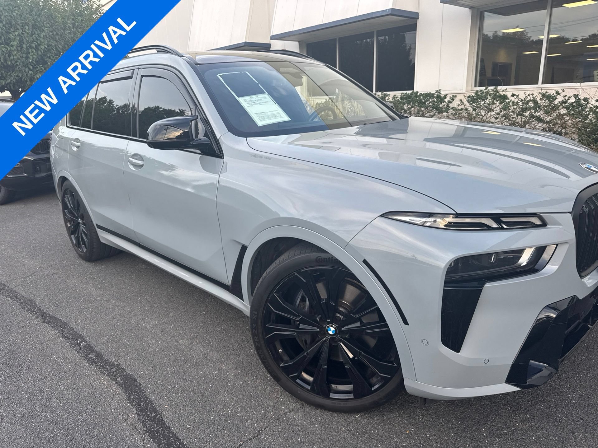 Used 2023 BMW X7 M60i AWD/4WD image 1