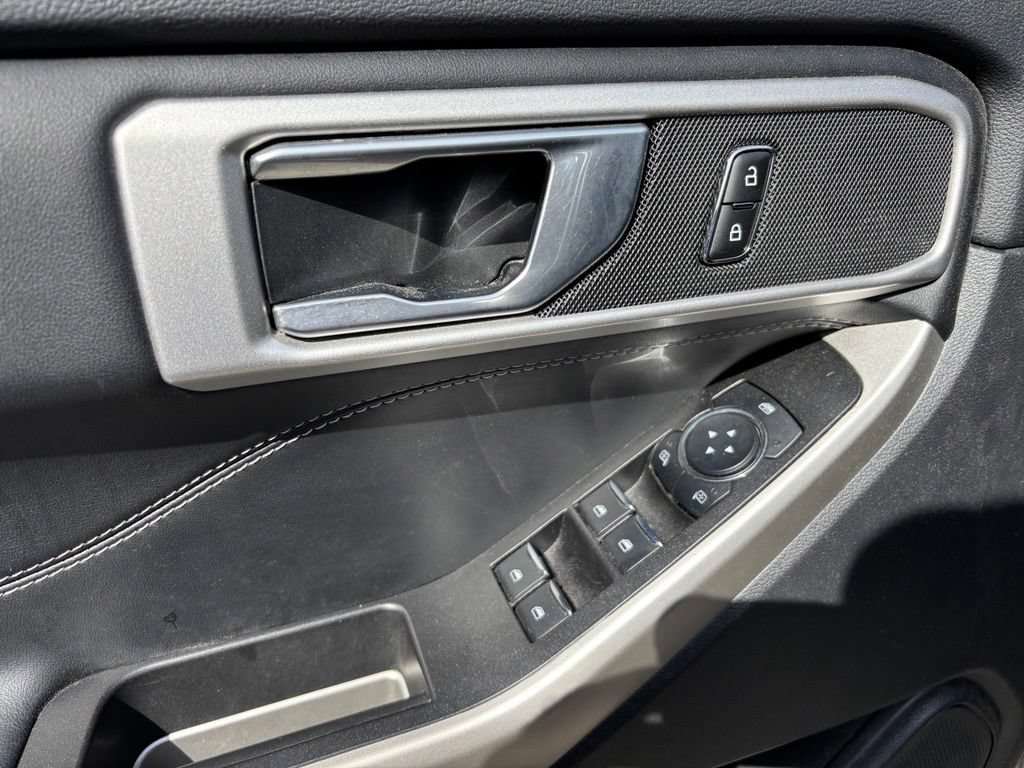 Used 2023 Ford Explorer XLT AWD/4WD image 33
