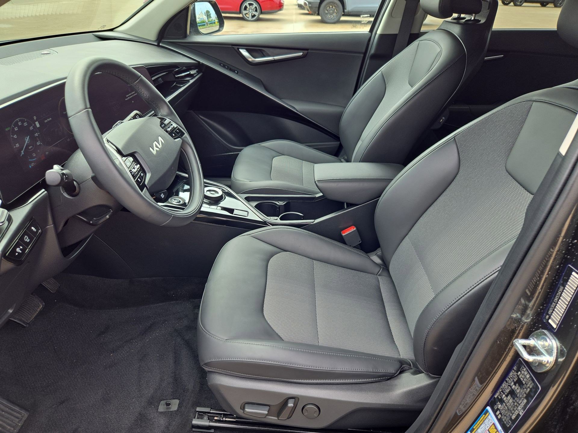 Used 2024 Kia Niro Wind FWD image 16