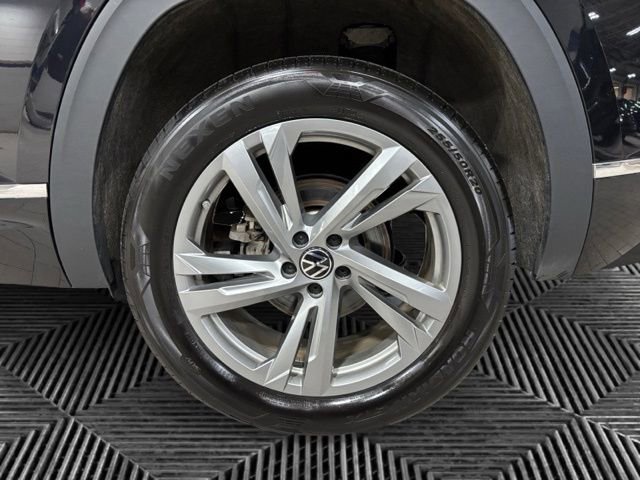 Used 2024 Volkswagen Atlas Cross Sport SEL R-Line image 29