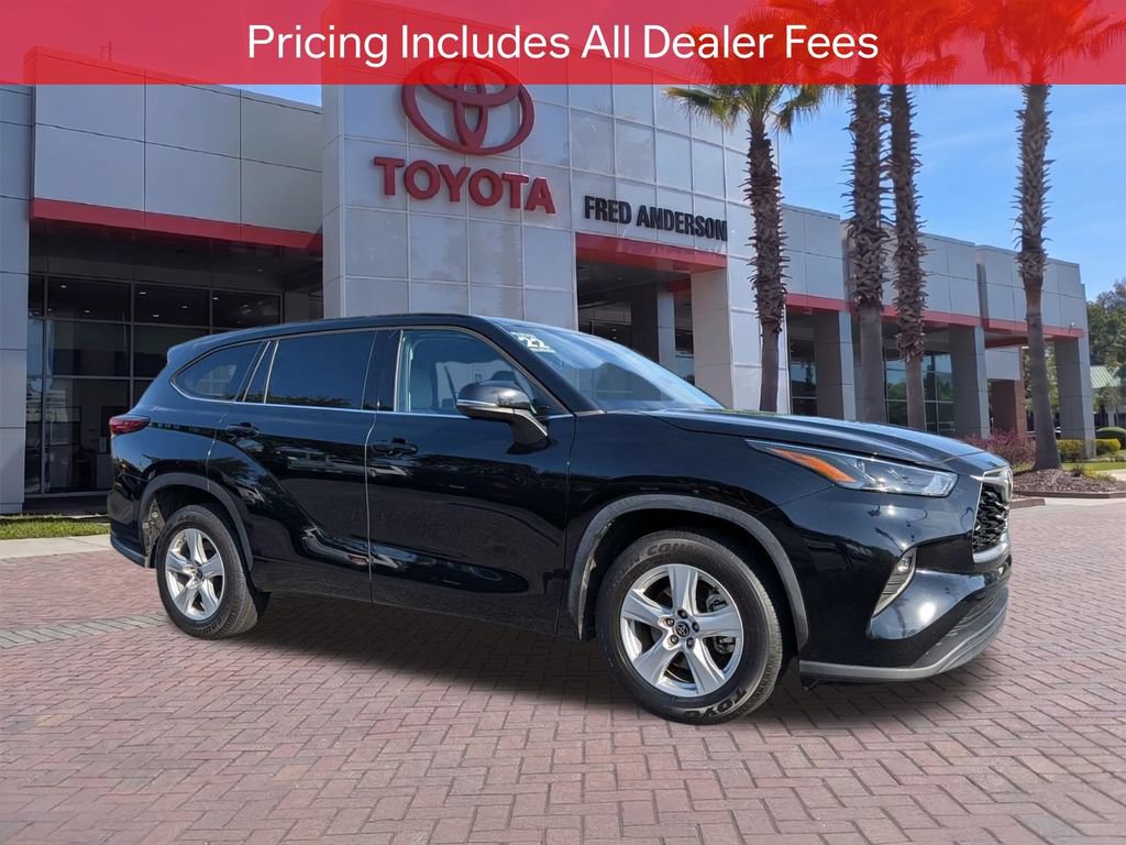 Used 2022 Toyota Highlander LE FWD image 1