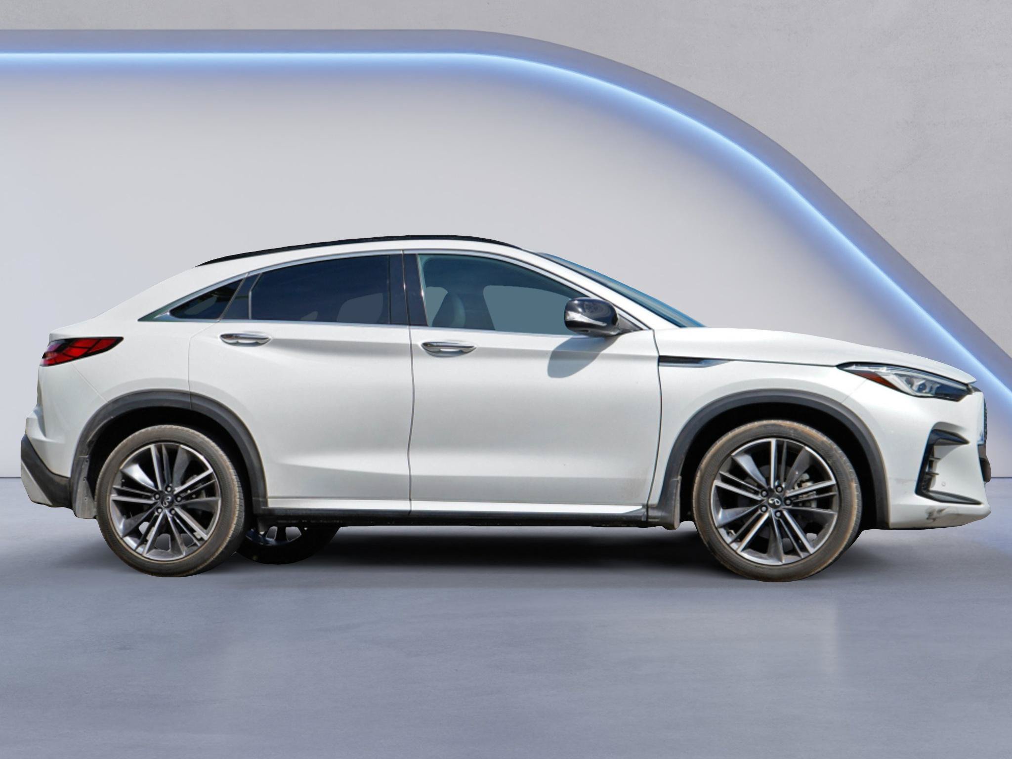 Used 2023 INFINITI QX55 Essential AWD/4WD image 2