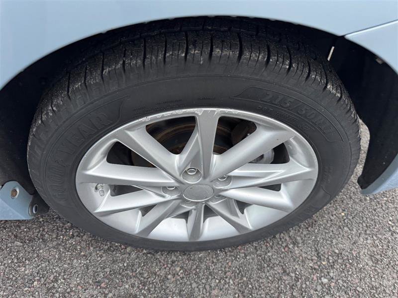 Used 2014 Toyota Prius V Five image 26