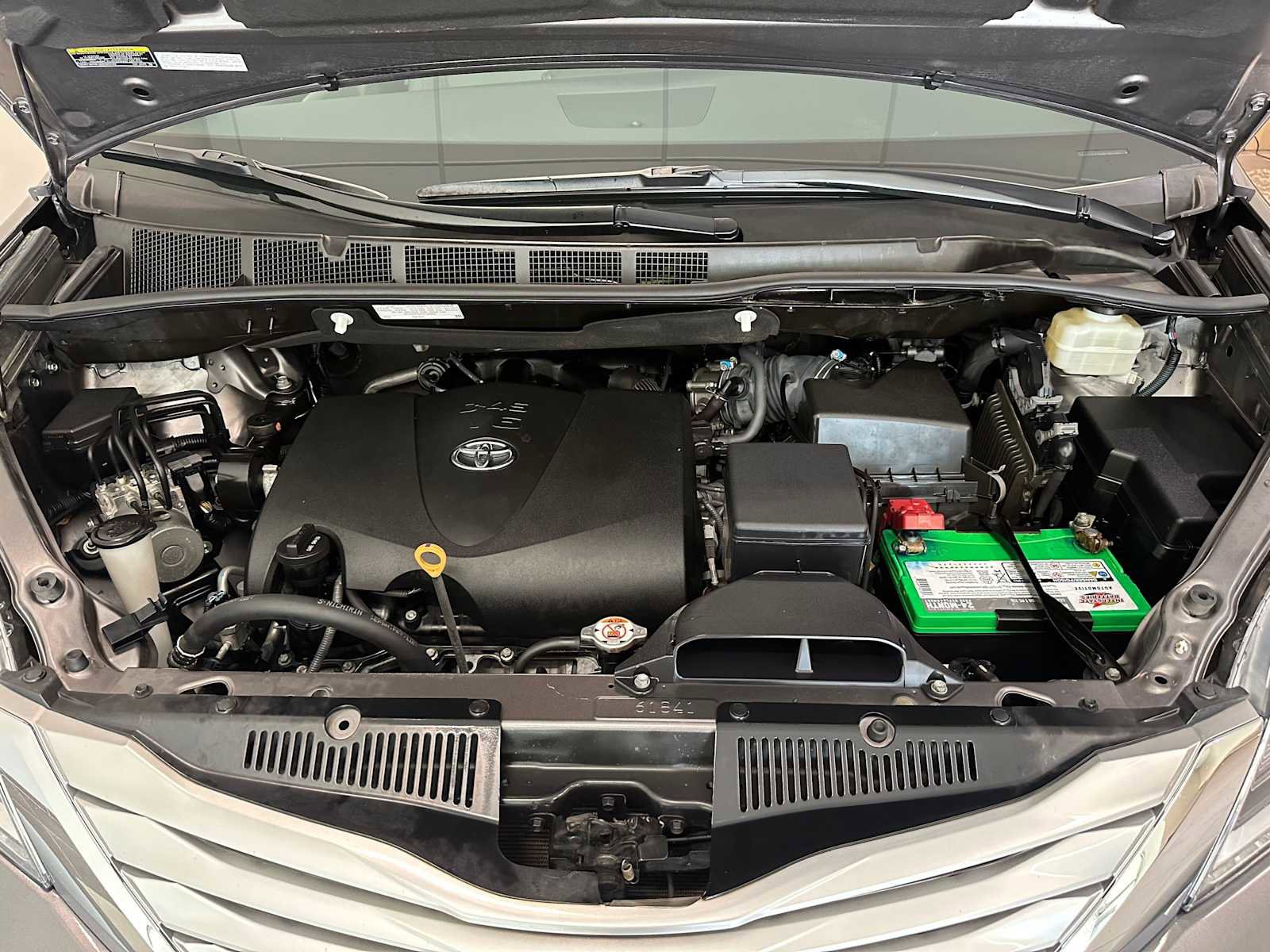 Used 2017 Toyota Sienna Limited Premium image 9