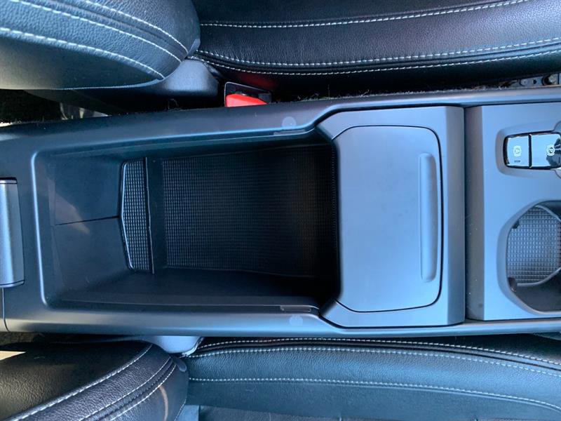 Used 2019 Volvo XC40 T5 Momentum image 25