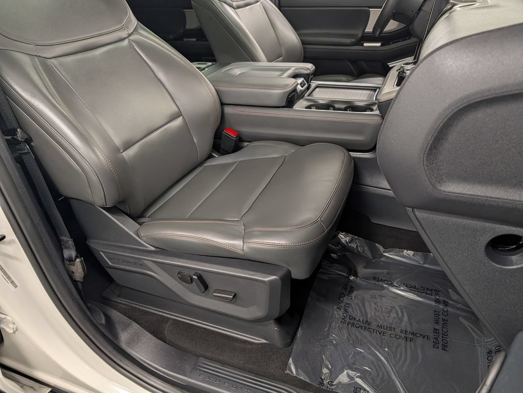 Used 2025 Ford Expedition Active AWD/4WD image 37