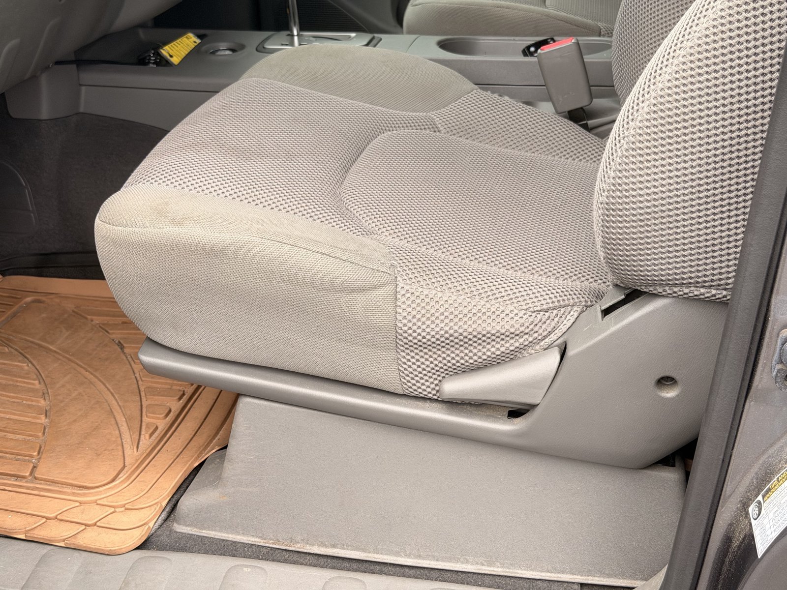 Used 2020 Nissan Frontier SV w/ Midnight Edition Floor Mats RWD image 15