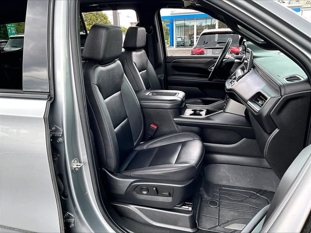 Used 2023 Chevrolet Tahoe Z71 w/ Luxury Package AWD/4WD image 11