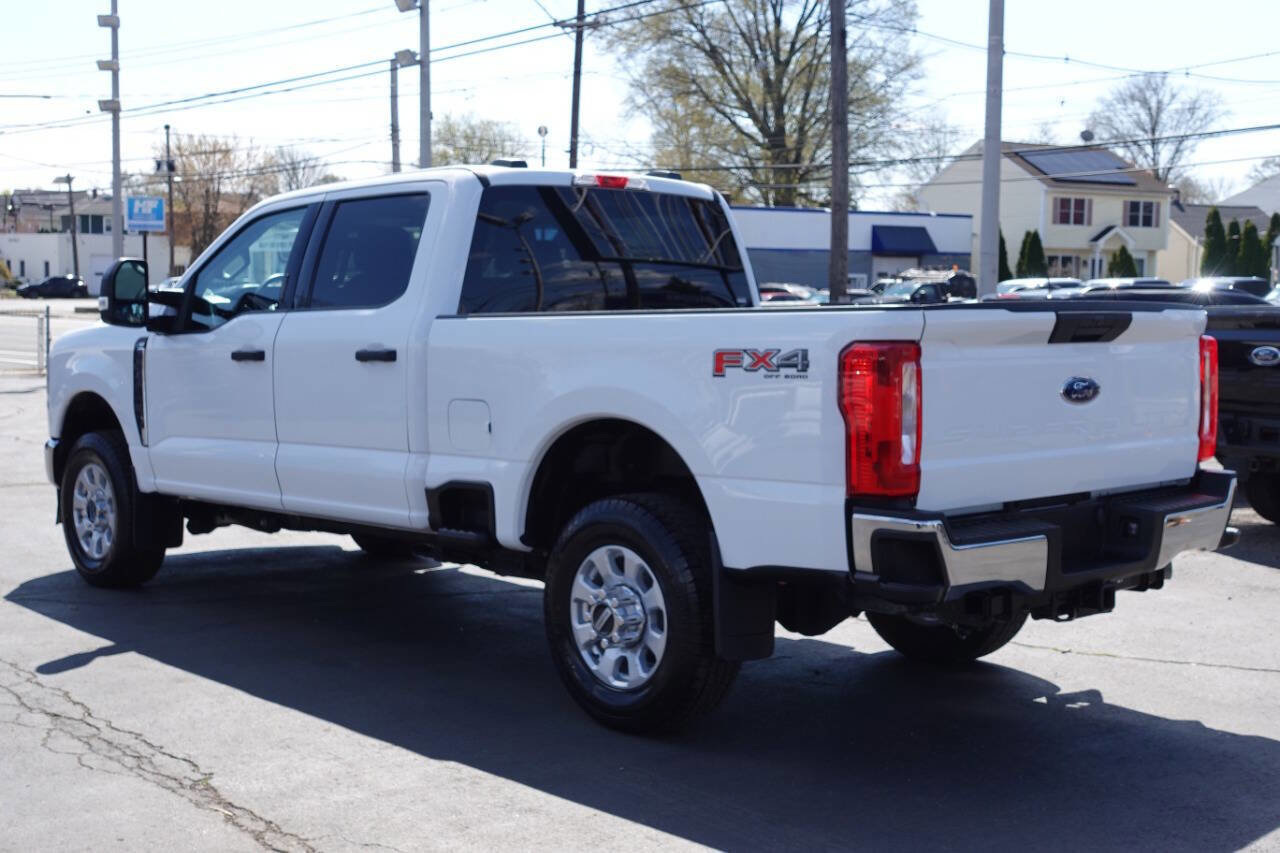 Used 2023 Ford F250 XLT w/ FX4 Off-Road Package image 2