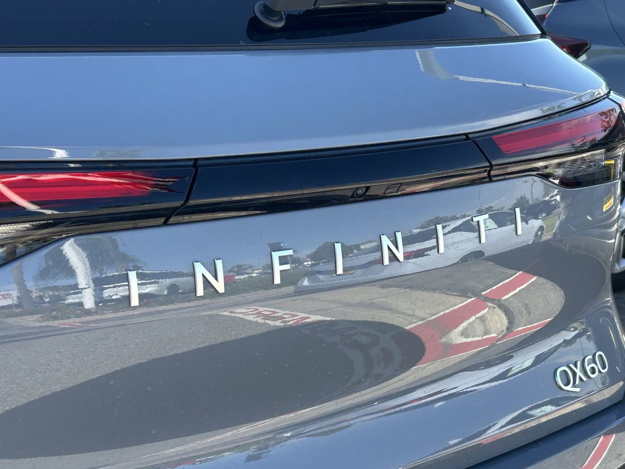 Certified 2026 INFINITI QX60 Luxe w/ Cargo Package FWD image 5