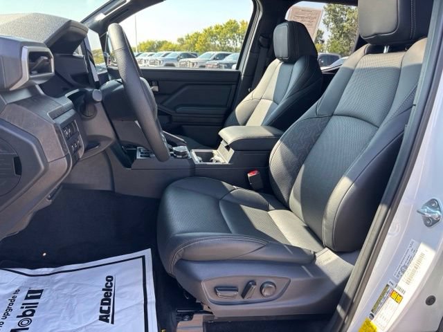 Used 2024 Toyota Tacoma Limited w/ Limited Package (LT) AWD/4WD image 18