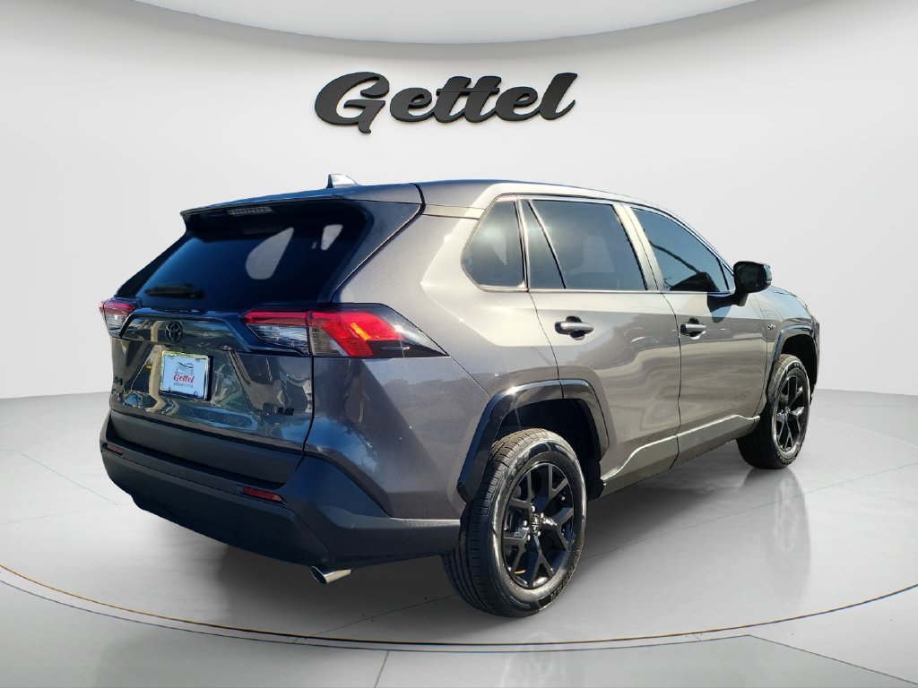 Used 2023 Toyota RAV4 LE FWD image 5