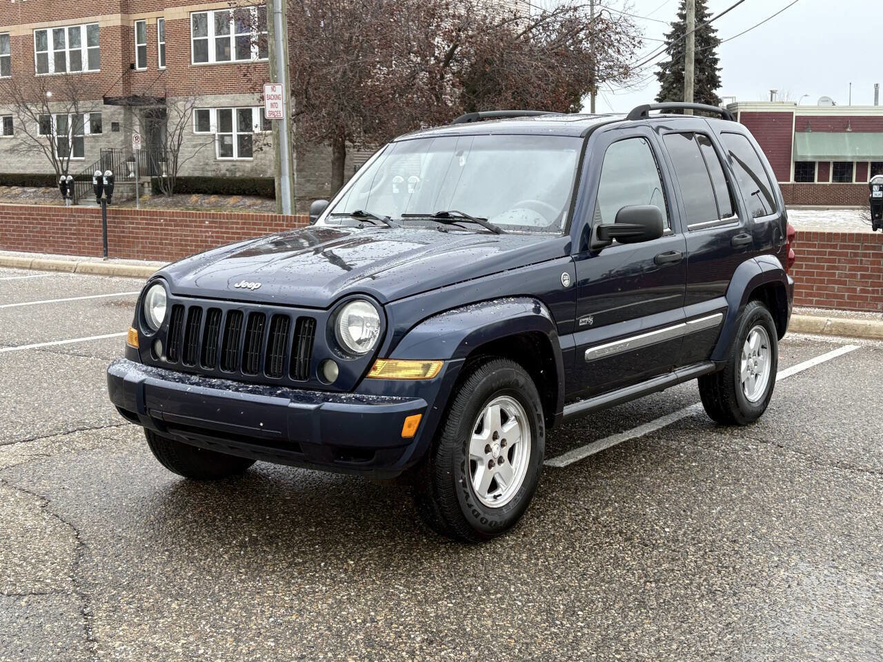 Used 2006 Jeep Liberty Sport image 2