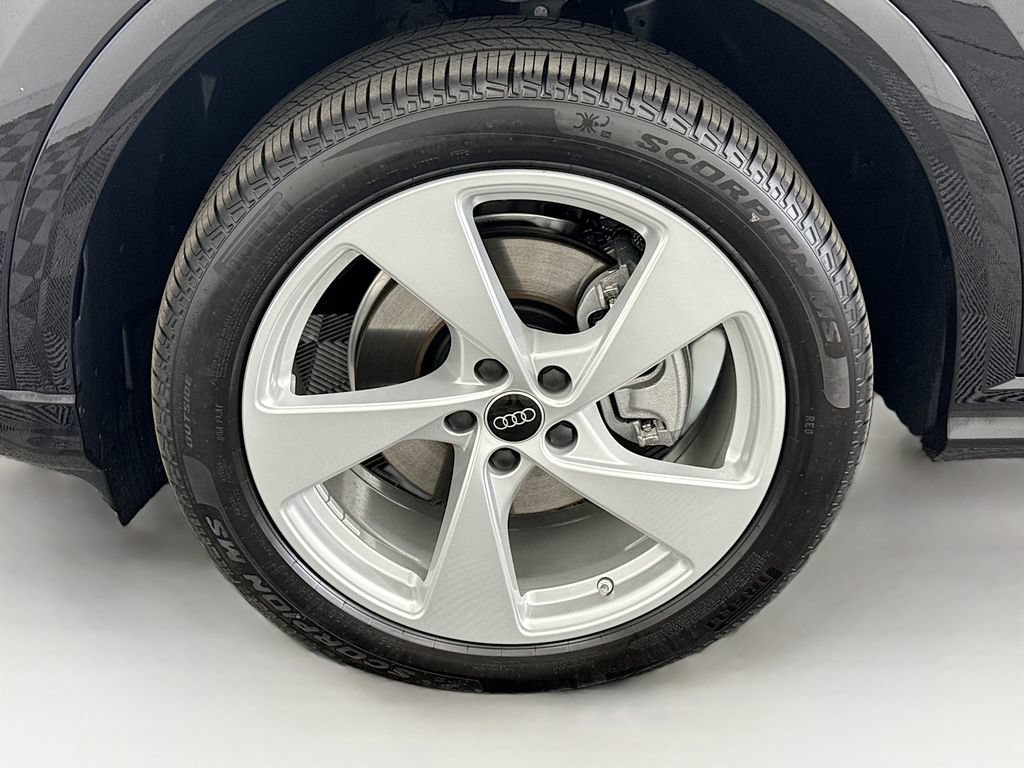 Used 2025 Audi Q5 Premium Plus w/ Premium Plus AWD/4WD image 30