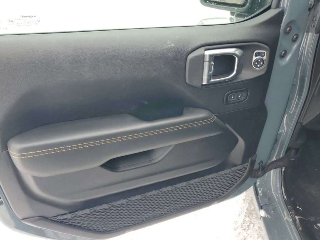 Used 2025 Jeep Wrangler Unlimited Sahara w/ Safety Group image 8