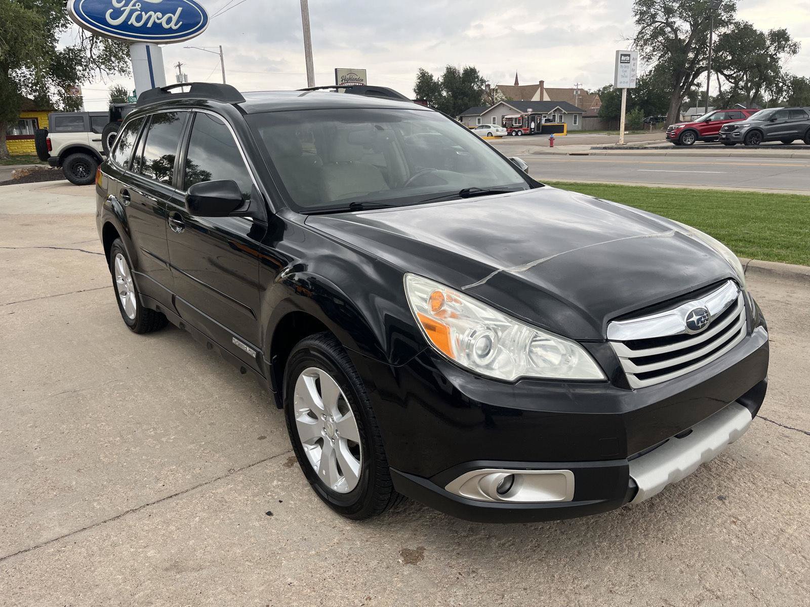 Used 2011 Subaru Outback 2.5i Limited w/ PWR Moonroof Pkg AWD/4WD image 4