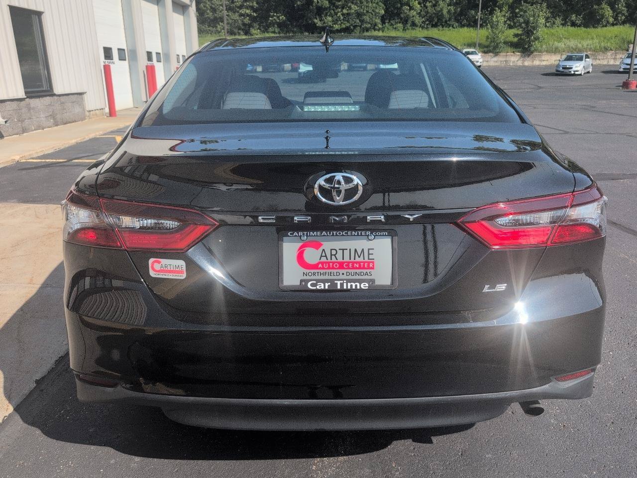 Used 2022 Toyota Camry LE FWD image 7