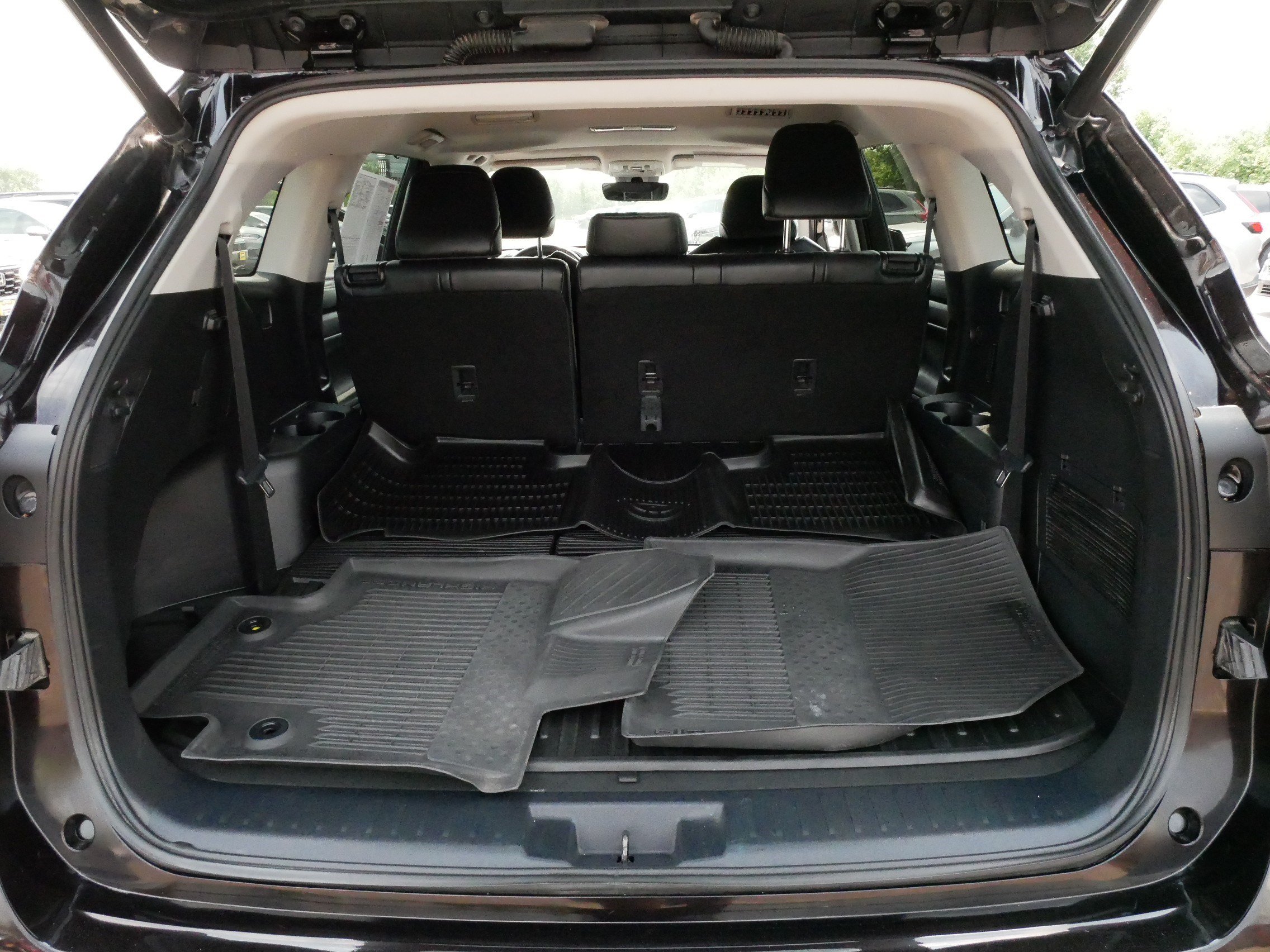 Used 2022 Toyota Highlander XLE AWD/4WD image 18