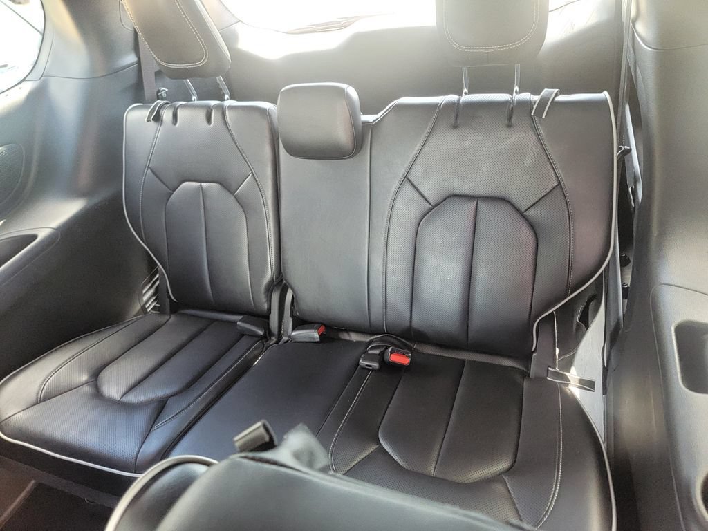 Used 2025 Chrysler Pacifica Limited FWD image 13