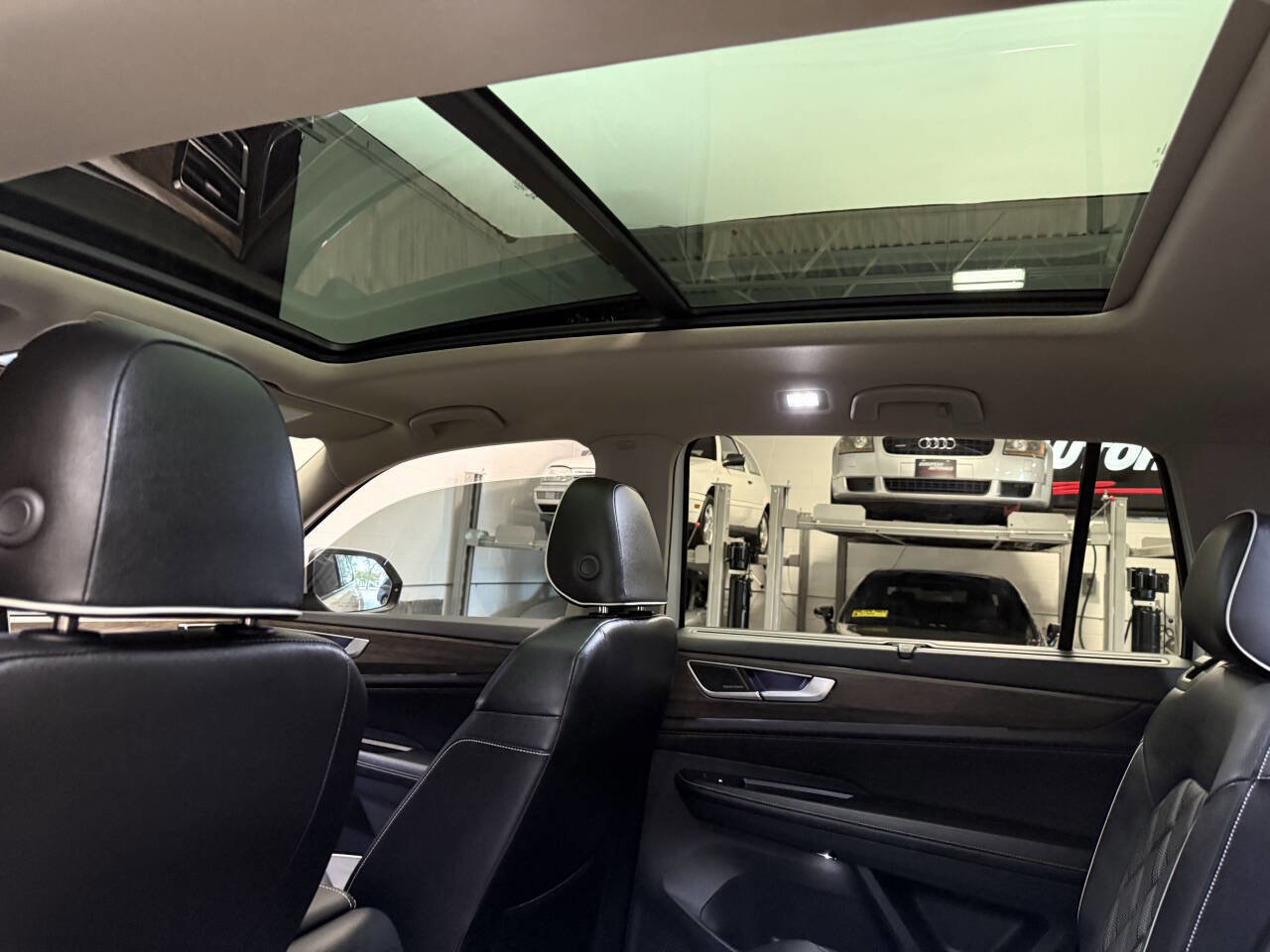 Used 2024 Volkswagen Atlas SEL Premium R-Line image 27