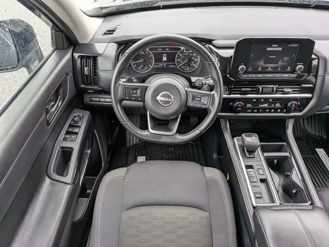 Used 2024 Nissan Pathfinder SV FWD image 15