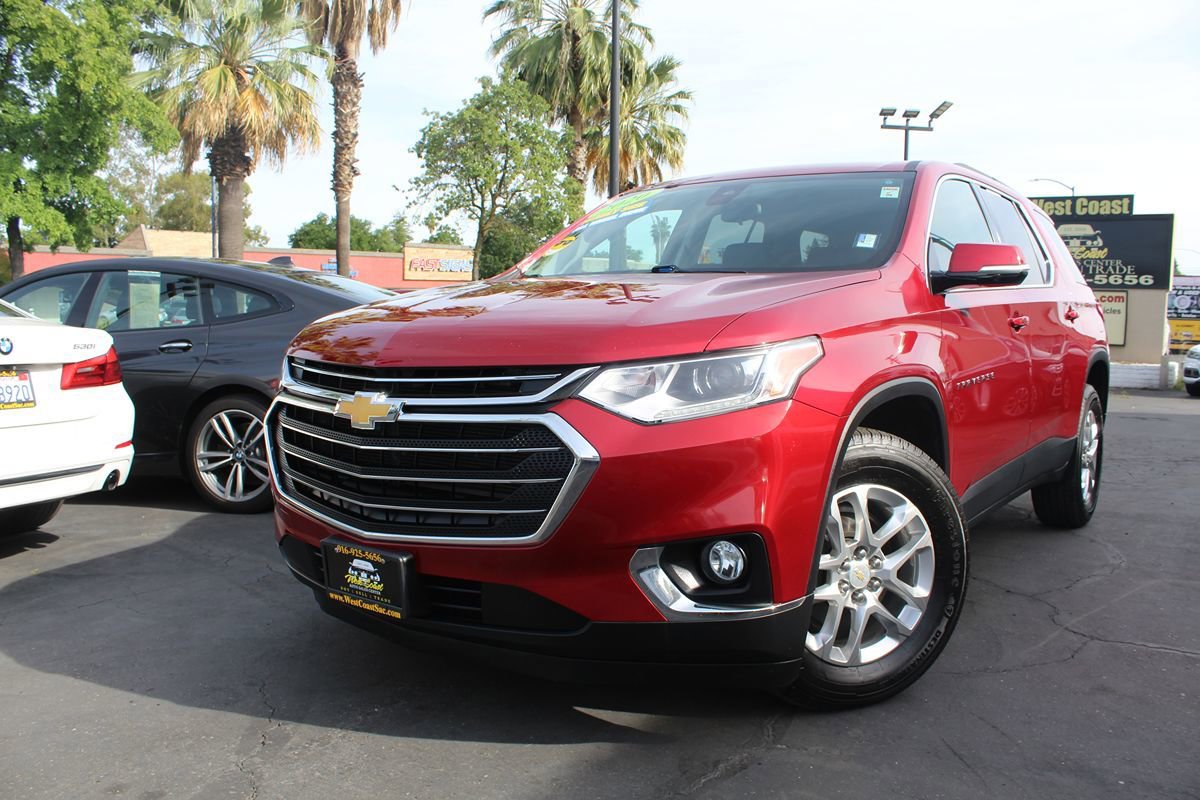 Used 2020 Chevrolet Traverse LT w/ Driver Confidence II Package image 2