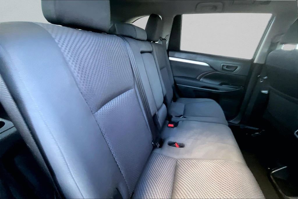 Used 2019 Toyota Highlander LE image 24
