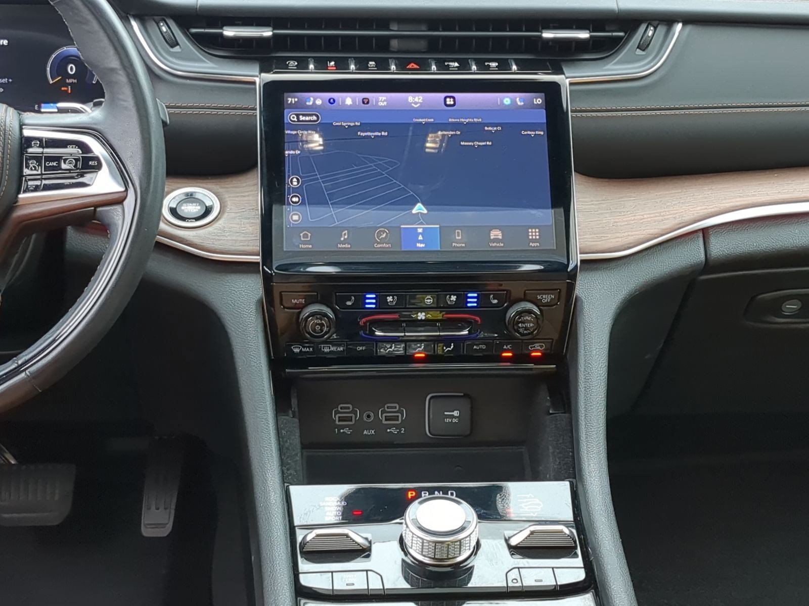 Used 2022 Jeep Grand Cherokee L Summit w/ Luxury Tech Group V AWD/4WD image 31