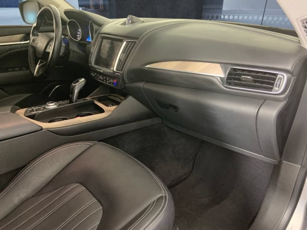 Used 2019 Maserati Levante GranLusso AWD/4WD image 15